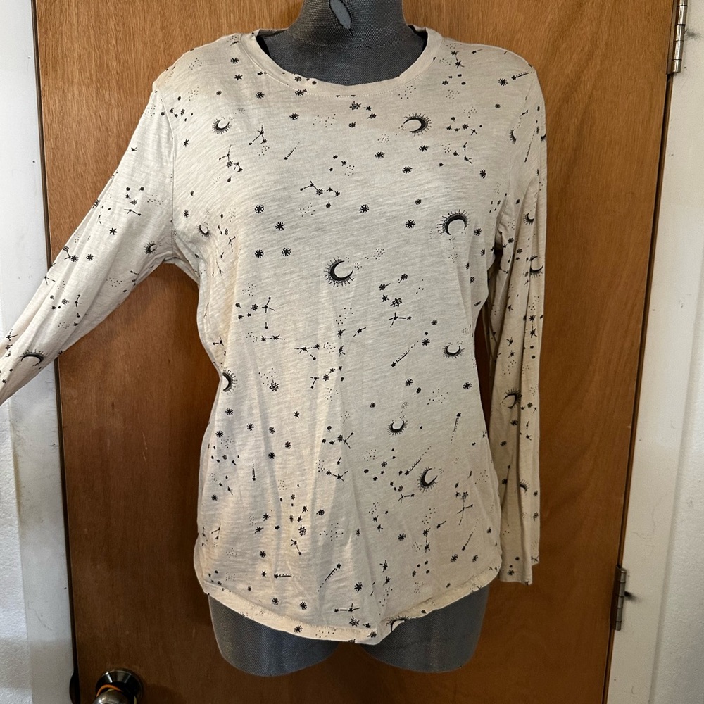 Women’s long sleeve star design tee